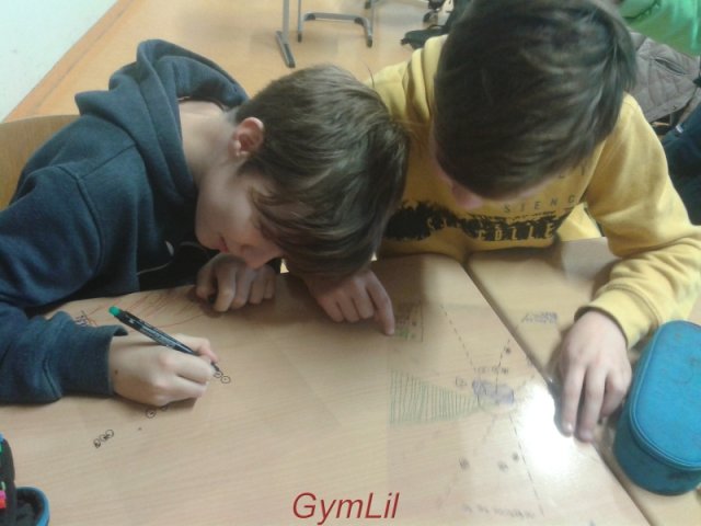 Krispin_und_Keit_tun_so__als_wurden_sie_arbeiten__obwohl_sie_wirklich_arbeiten